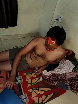 Ragnorok01: διαδικτυακό σόου στην κάμερα