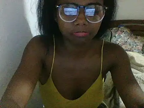 Hamie_sexy Adlı Modelin Canlı XXX Sohbeti