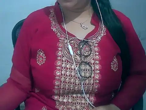 Chat +18 de Cute_Aliyaa ao vivo