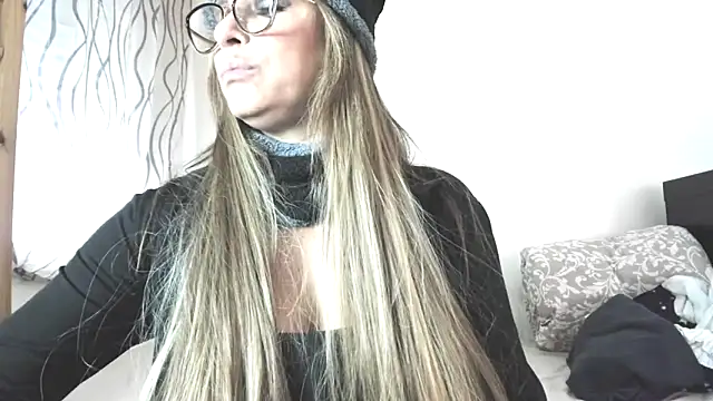 CristalDivine's Live XXX Chat