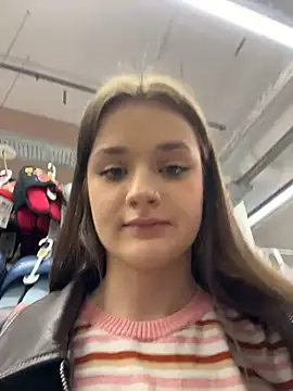 KittyQueenyのライブXXXチャット