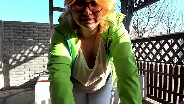 Chatroom XXX en direct de Julia35