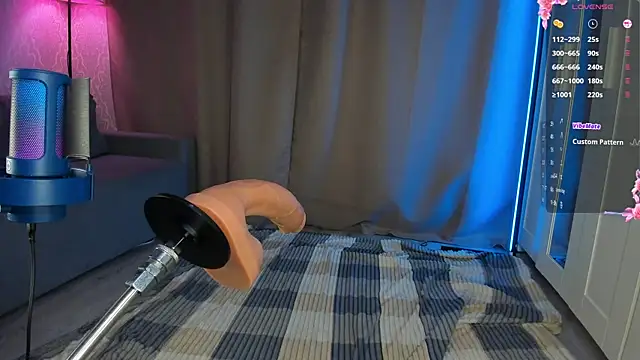 Juicy_Vikki's Live XXX Chat