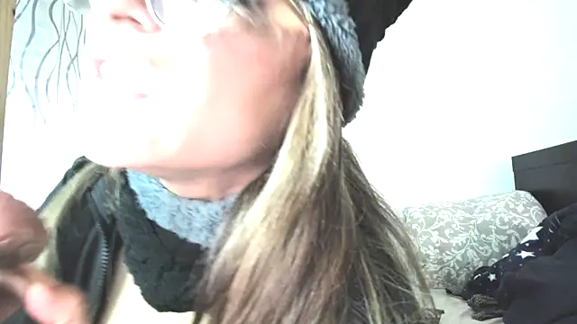 CristalDivine's Live XXX Chat