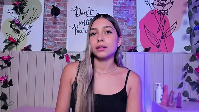 دردشة SophieBenson الجنسية المباشرة