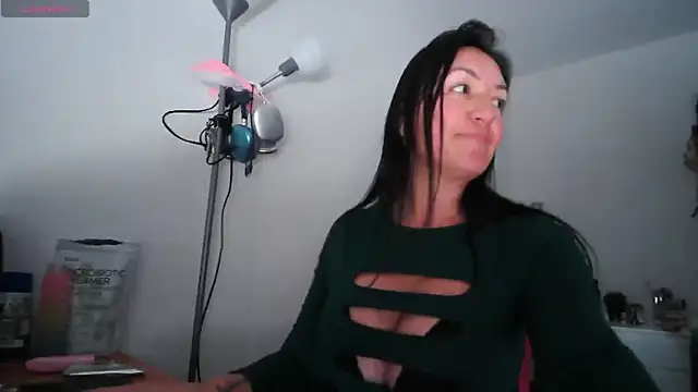 Yulian_Milf Obrolan Langsung XXX