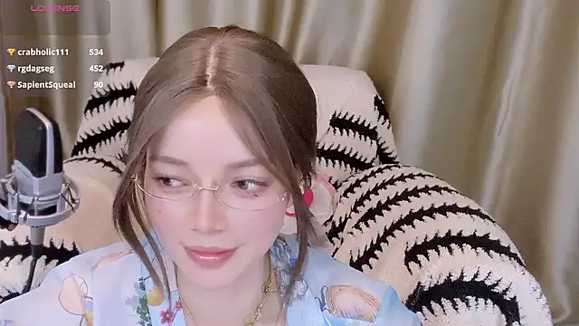 audience114 Adlı Modelin Canlı XXX Sohbeti