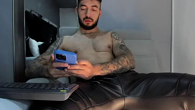 MarkWalker__'s Webcam Show