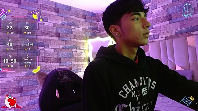 osamu_tay élő XXX-chatje