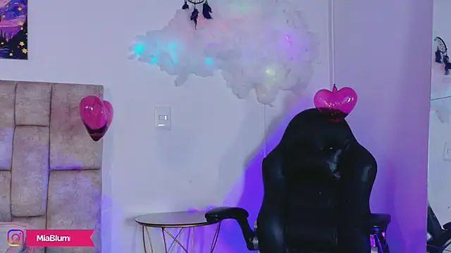 MiiaBlumm_'s Webcam Show