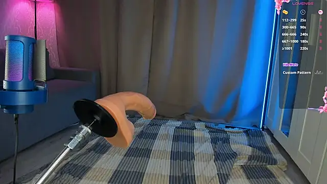 Juicy_Vikki's Live XXX Chat