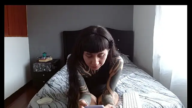 Emilia_1995's Live XXX Chat