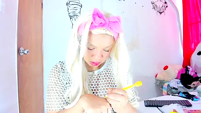 Emily_Coper18 Chat XXX in diretta