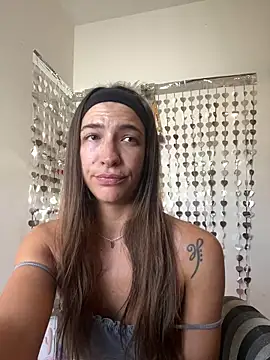 Yara-Lolii live XXX chat