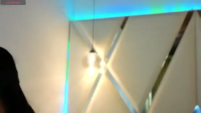 MeelFox's Live XXX Chat