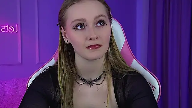 AgataFoxley Adlı Modelin Canlı XXX Sohbeti