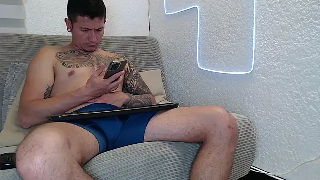 team_dinamite69 Adlı Modelin Canlı XXX Sohbeti