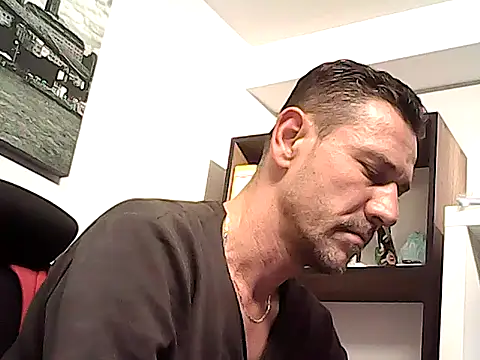 mastercharisma35 即時 XXX 聊天