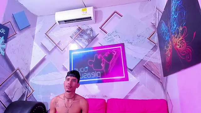 Alex_jeins_at Live XXX Chat