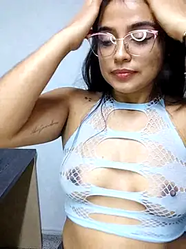 AlmaRios Adlı Modelin Canlı XXX Sohbeti