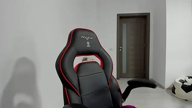 amiraisa11 Adlı Modelin Canlı XXX Sohbeti