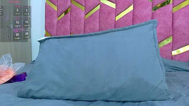 hornyhousekeeper_'s Live XXX Chat