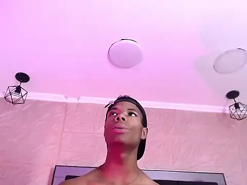 Santiago_Ortiz_: διαδικτυακό σόου στην κάμερα