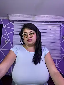 MiiaaJoness' Webcam Show