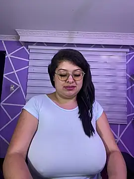 MiiaaJoness 即時 XXX 聊天