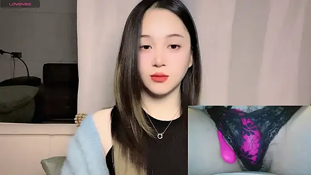 woaiqinqin Chat XXX in diretta