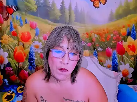 Chat +18 de indianroxy ao vivo