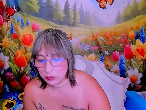 indianroxy's Live XXX Chat