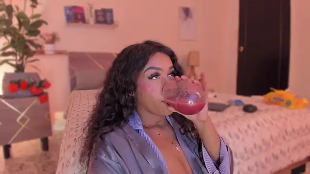 Chat +18 de YariRose ao vivo