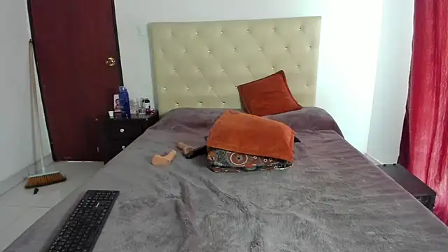 LUISSA_ Adlı Modelin Canlı XXX Sohbeti