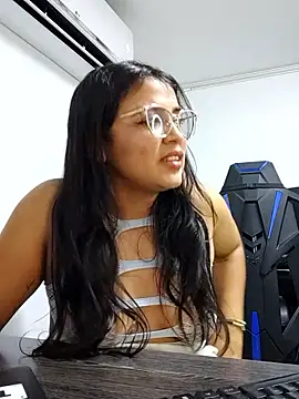 AlmaRios Adlı Modelin Canlı XXX Sohbeti