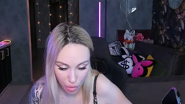XXX chat uživo modela Blckmirrorr