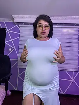 MiiaaJoness' Webcam Show