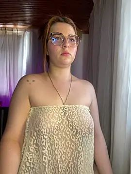 Онлайн чат XXX CoraVibes