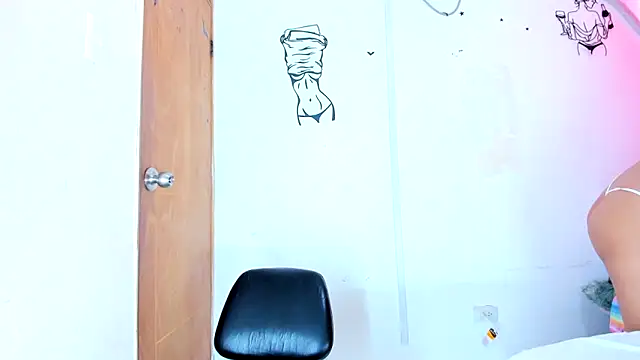 Emily_Coper18 Chat XXX in diretta