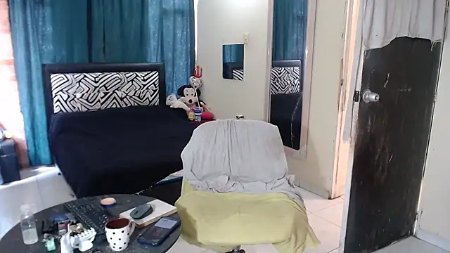 Sashaferrari2000 라이브 XXX 채팅