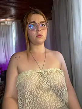 CoraVibes Adlı Modelin Canlı XXX Sohbeti