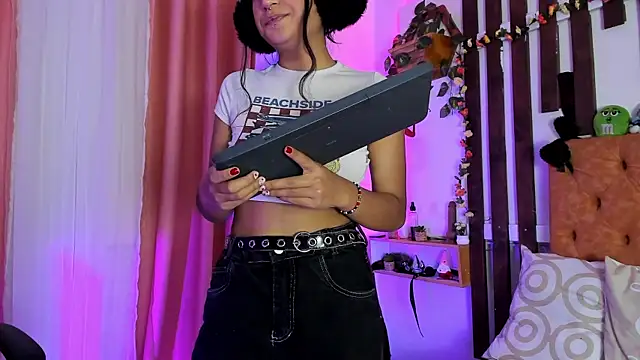 دردشة MeowMota_ الجنسية المباشرة