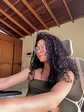 Chat +18 de GabriSaenz ao vivo