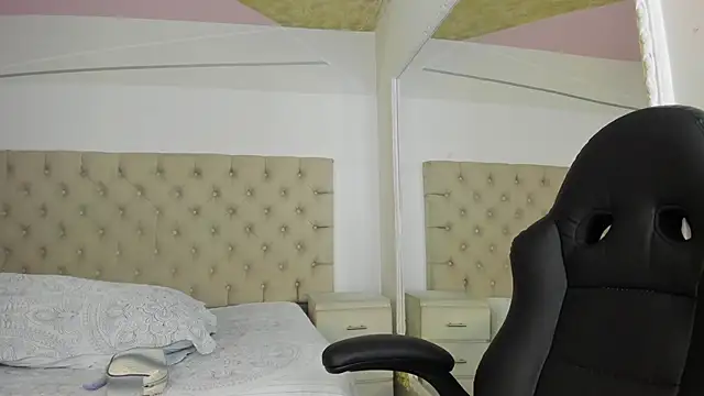 CarolineFyreのライブXXXチャット