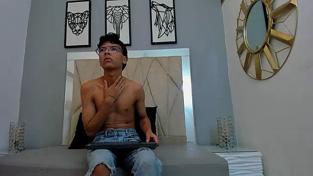 adams_bobby Adlı Modelin Canlı XXX Sohbeti