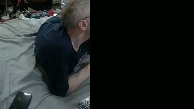 Lacht_Liden: διαδικτυακό σόου στην κάμερα