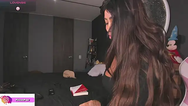 Sarajames' Live XXX Chat