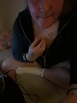 justsomeoneuknow Live XXX Chat