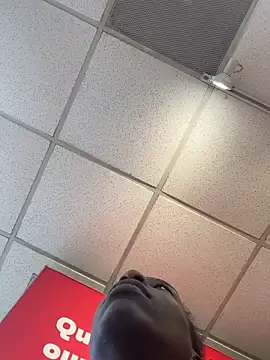 Show modela littyleesh1 na web-kameri