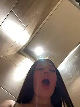 Alyshanon18のライブXXXチャット